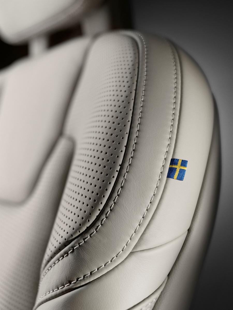 Детали интерьера Volvo S90 T6 Inscription 2016 года  (фото 47 из 84)